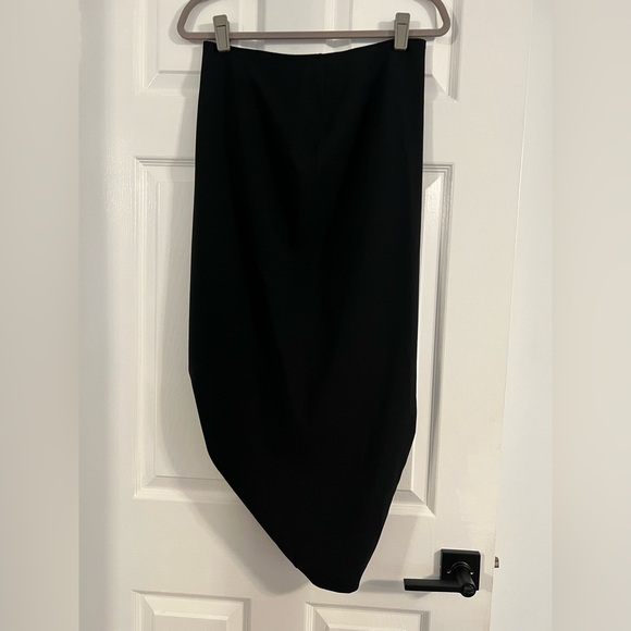 S Max Mara Black asymmetrical Skirt size M 
With buckle tie to adjust length - Picture 5 of 7